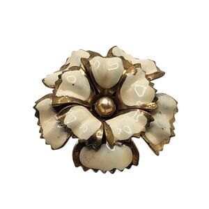 Vintage 1950s White Enamel Flower Brooch Gold Tone Pearl